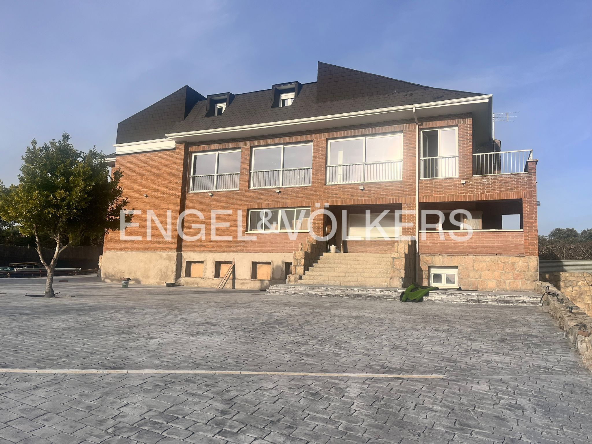 Vista exterior de Estudi de lloguer en Villanueva de la Cañada amb Aire condicionat, Calefacció i Jardí privat