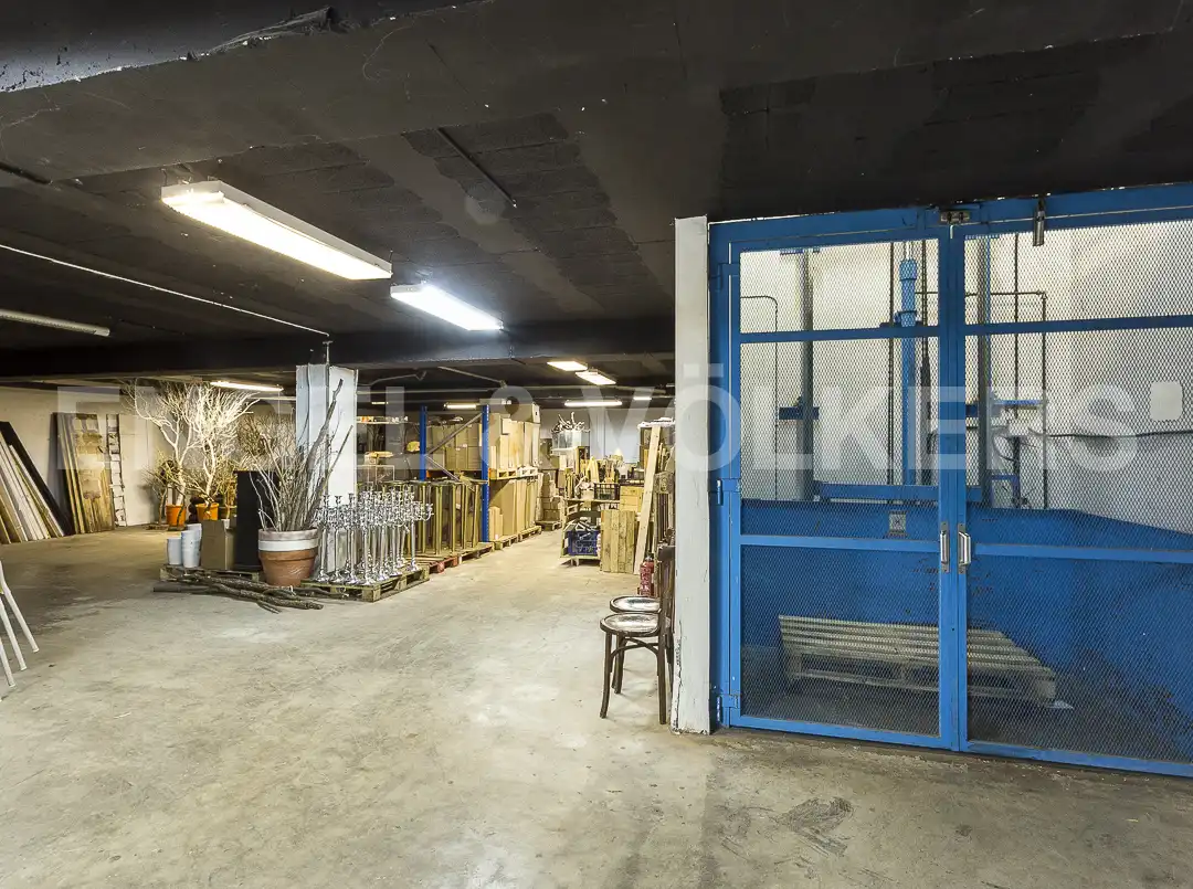 Nau industrial de lloguer en Sant Feliu de Llobregat