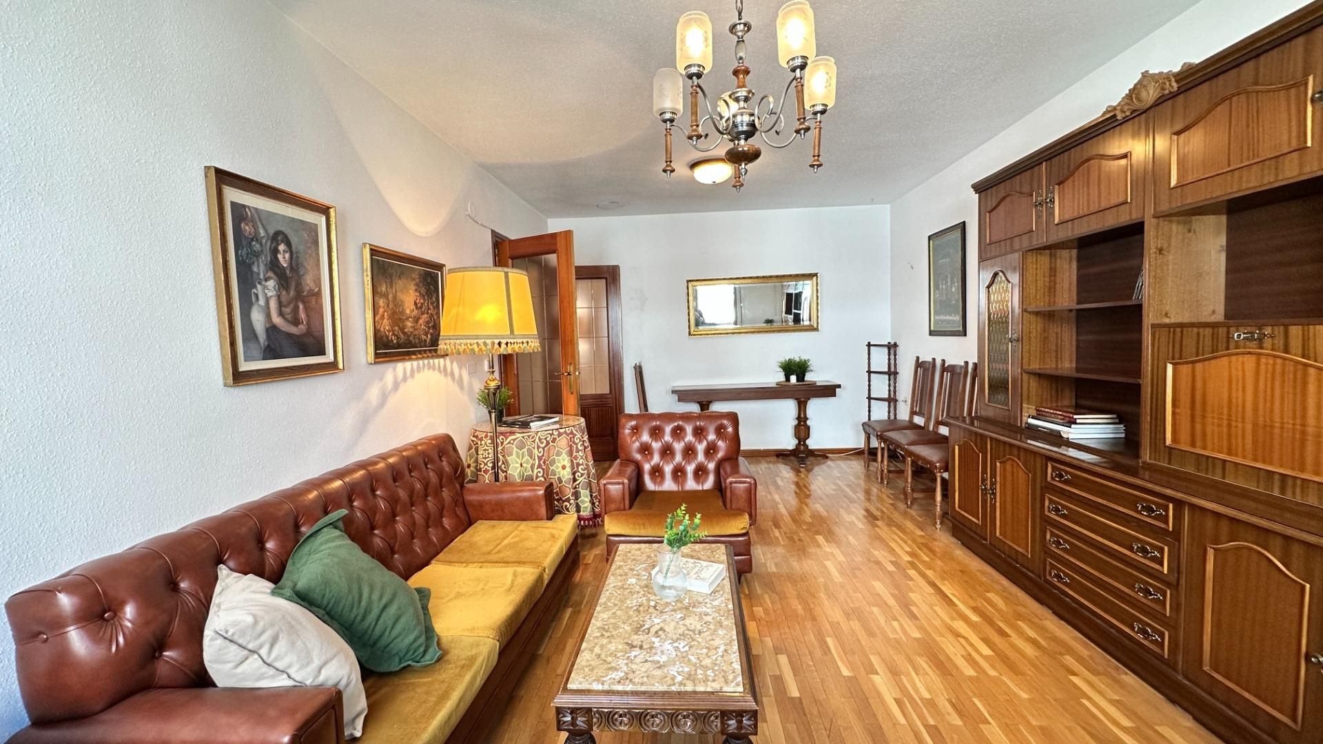 Sala d'estar de Pis en venda en Soria Capital  amb Parquet