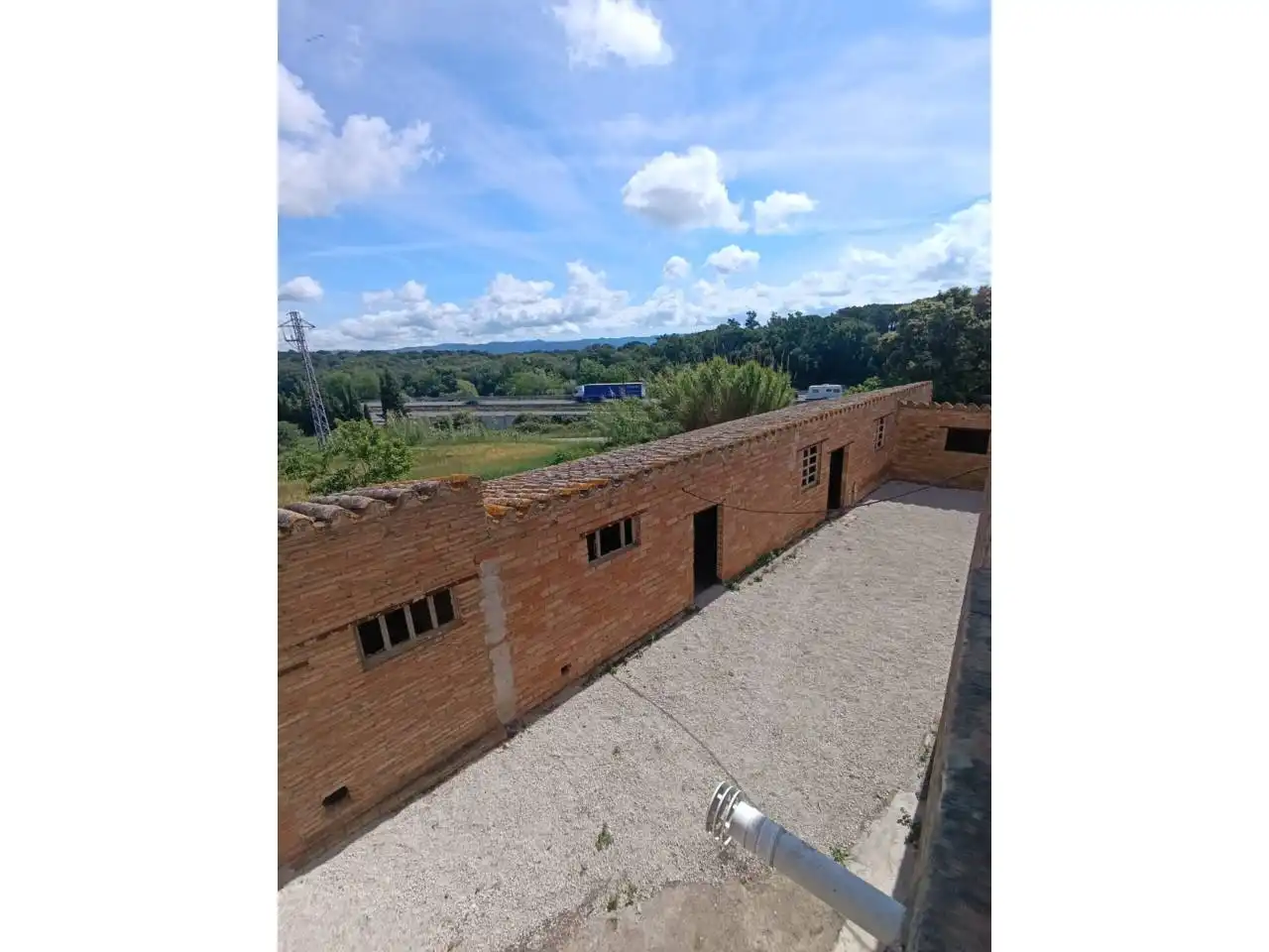 Vista exterior de Finca rústica en venda en Aiguaviva amb Jardí privat