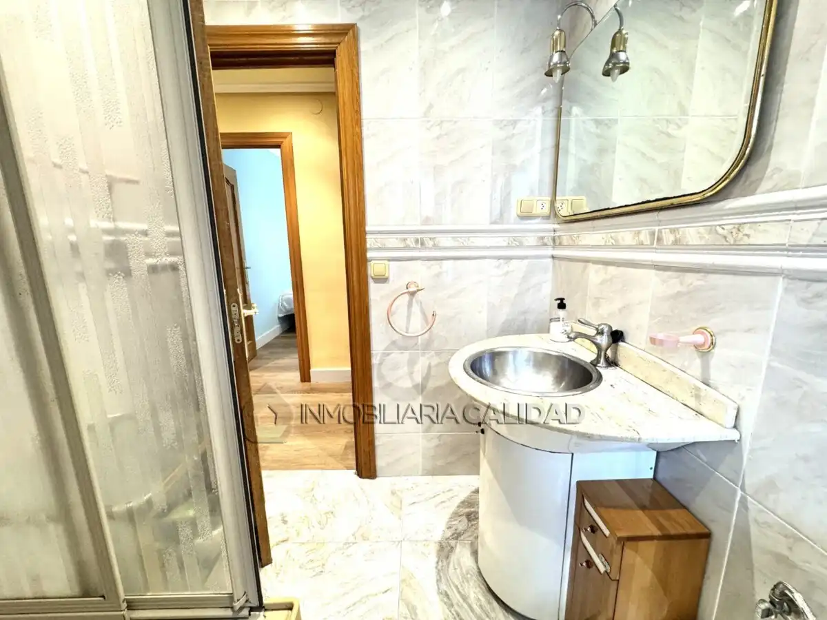Badezimmer von Wohnung zur Miete in Burgos mit Heizung und Möbliert