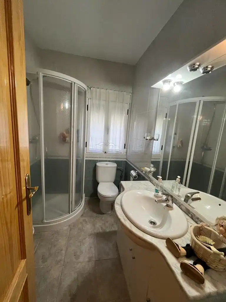 Baño de Finca rústica en venta en Vianos con Calefacción, Jardín privado y Trastero