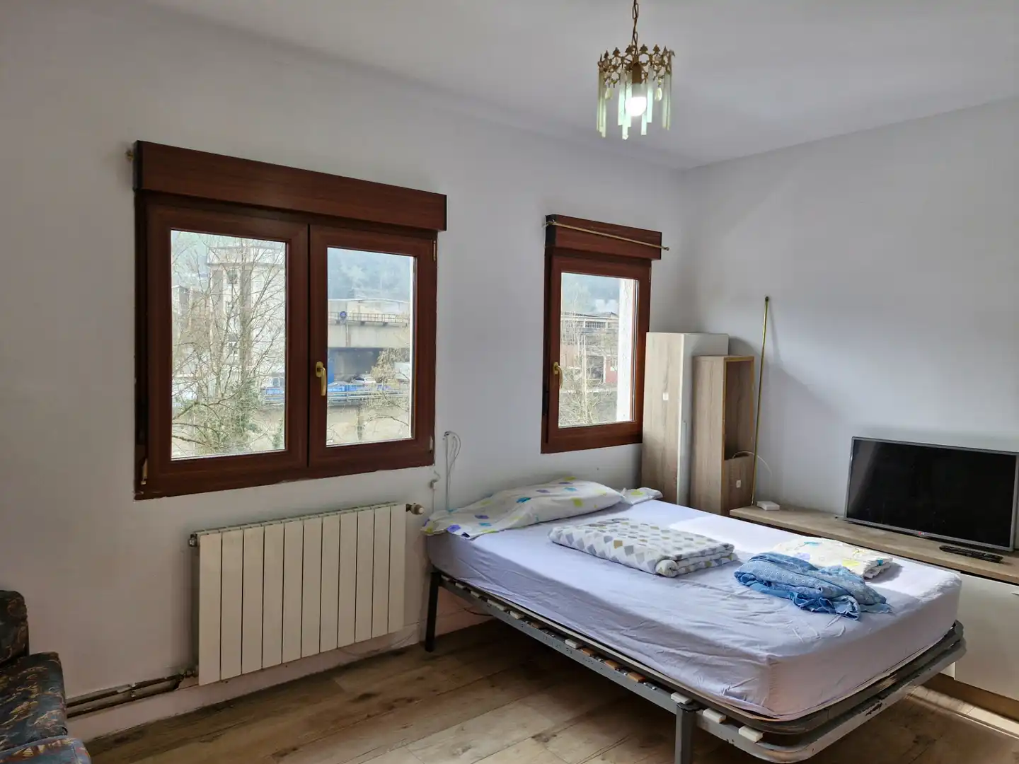 Schlafzimmer von Wohnung zur Miete in Alonsotegi mit Heizung, Möbliert und Ofen