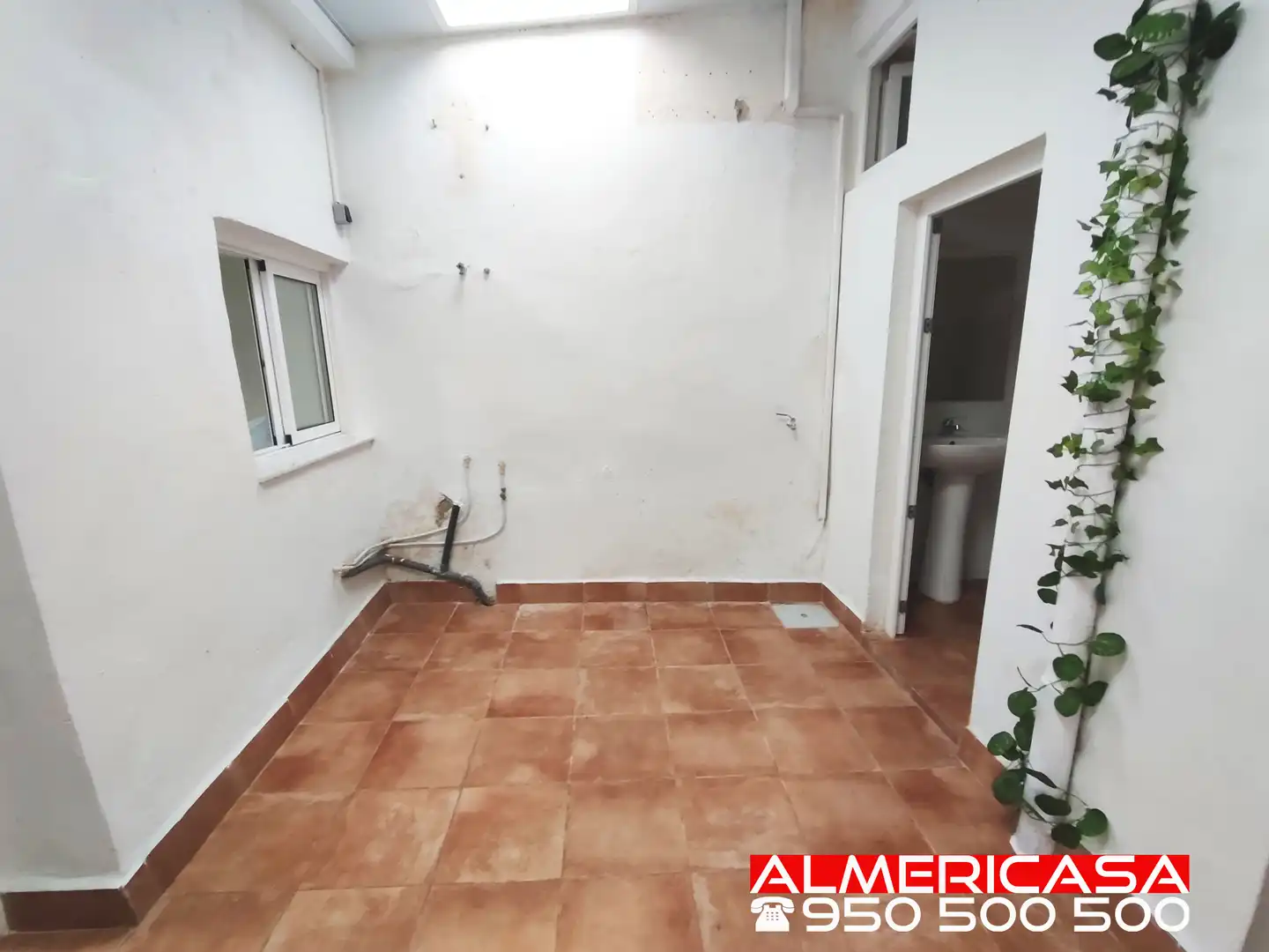 Casa adosada en venta en Almería con Jardín privado
