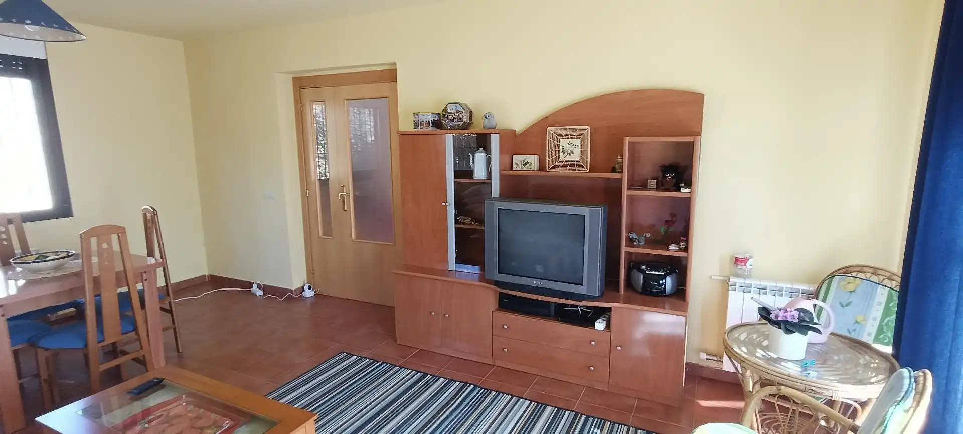 Wohnzimmer von Einfamilien-Reihenhaus zum Verkauf in Cogollos mit Heizung und Privatgarten