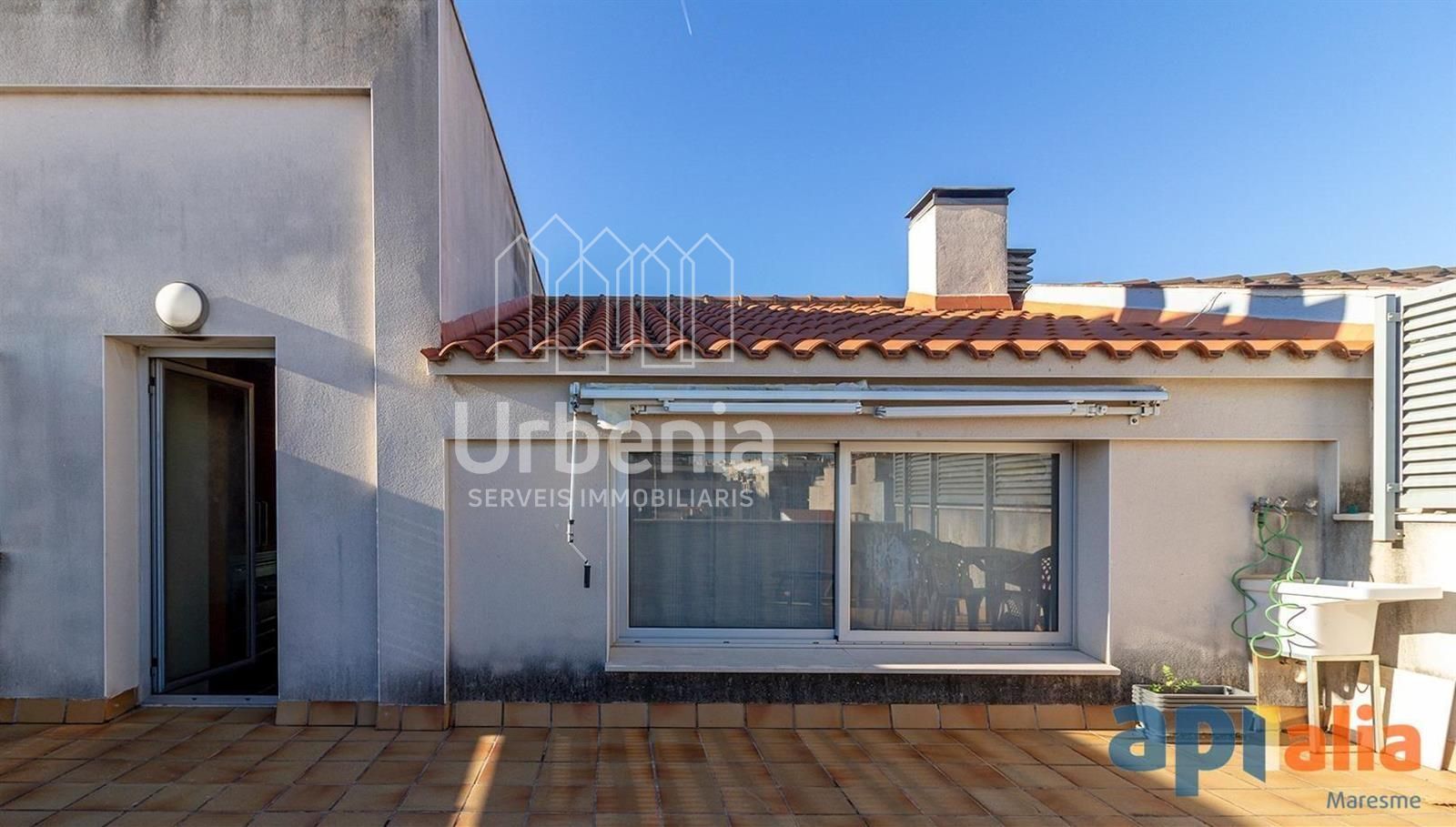 Vista exterior de Pis en venda en Mataró amb Aire condicionat, Terrassa i Traster