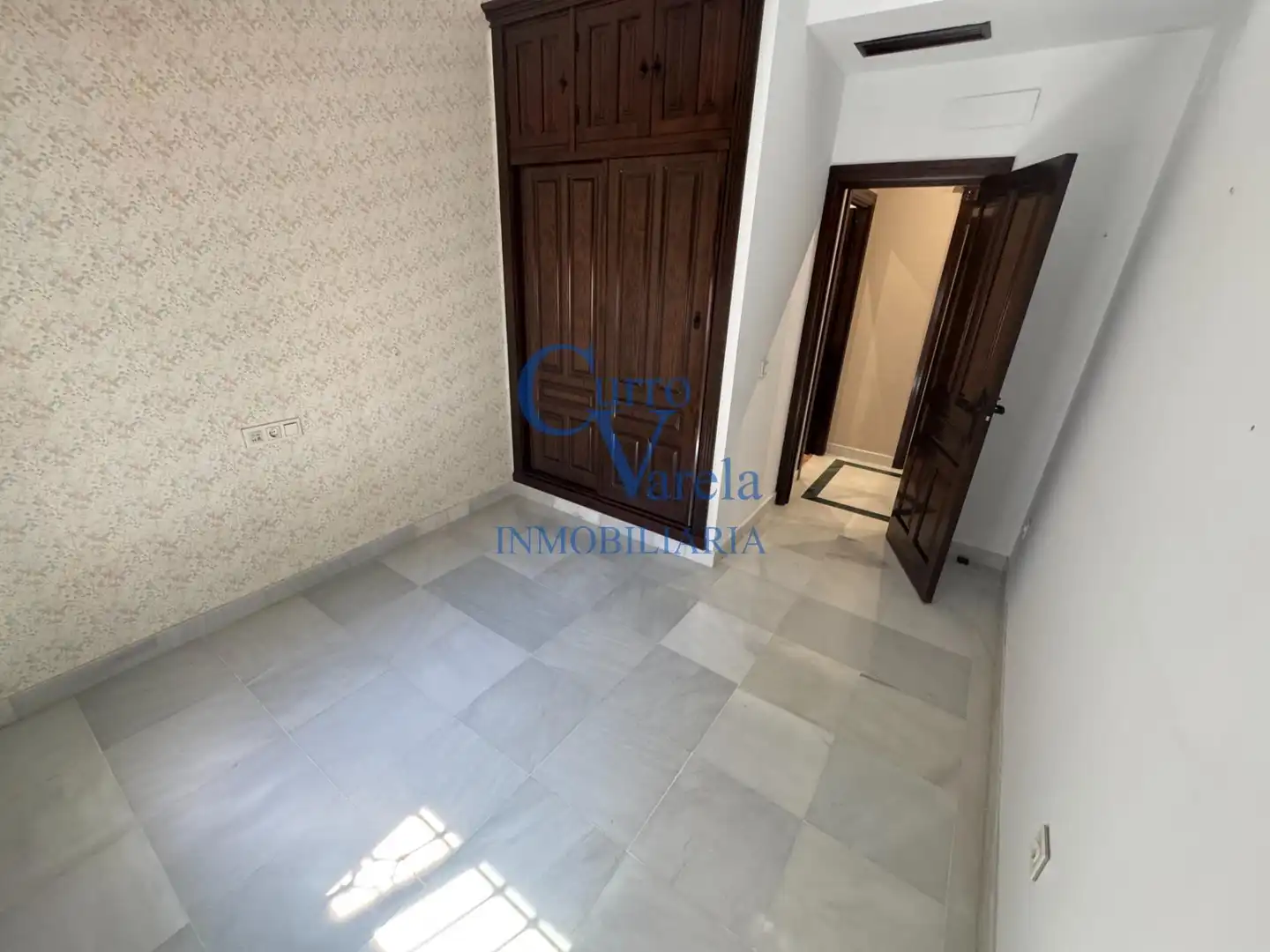 Houses for sale in Dos Hermanas  with Air Conditioner, Heating and Storage room
