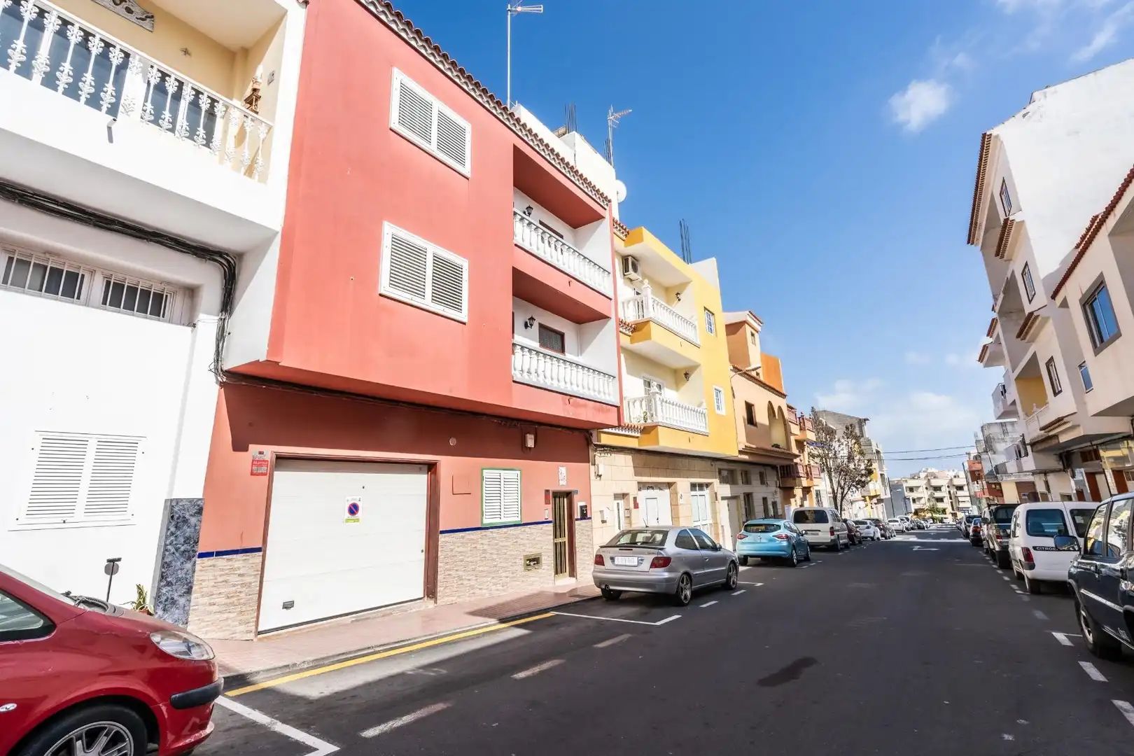 Vista exterior de Edificio en venta en Arona