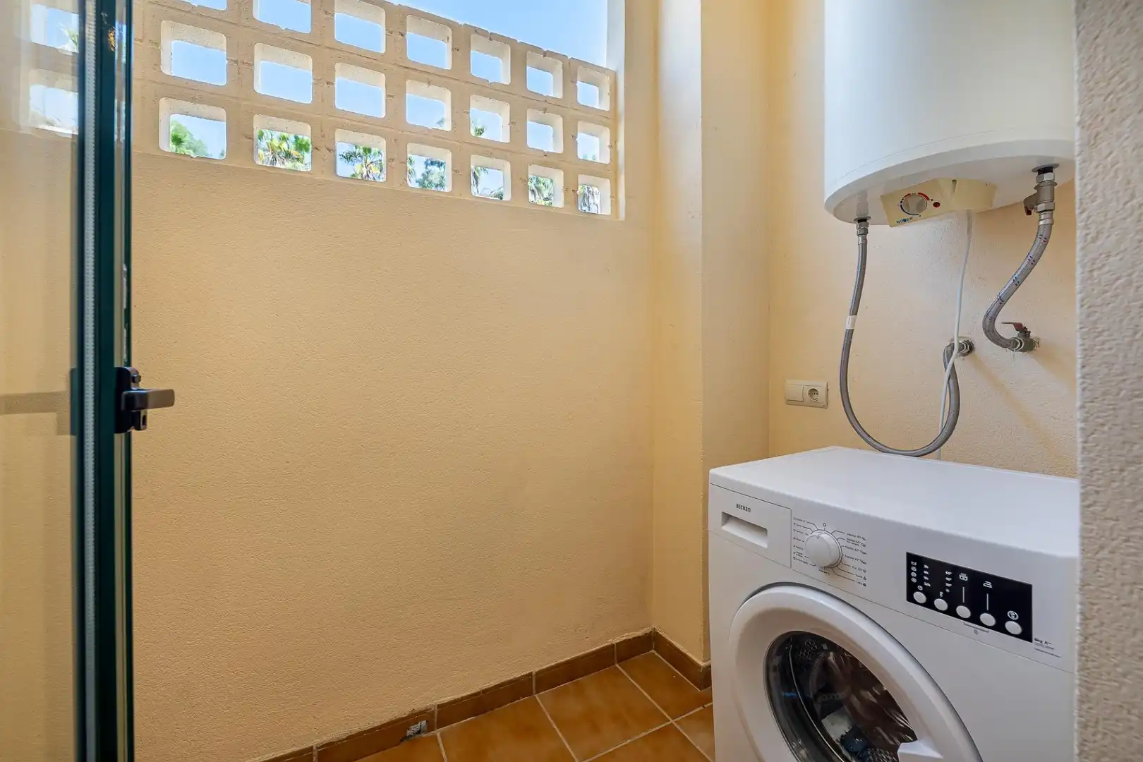 Baño de Apartamento en venta en Benalmádena con Aire acondicionado, Calefacción y Jardín privado