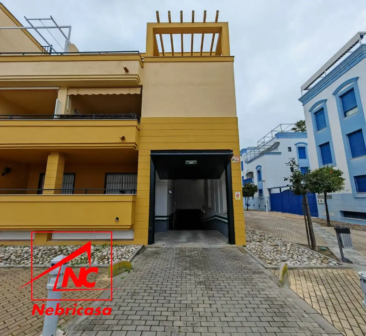 Außenansicht von Wohnung zur Miete in Rota mit Terrasse, Schwimmbad und Möbliert