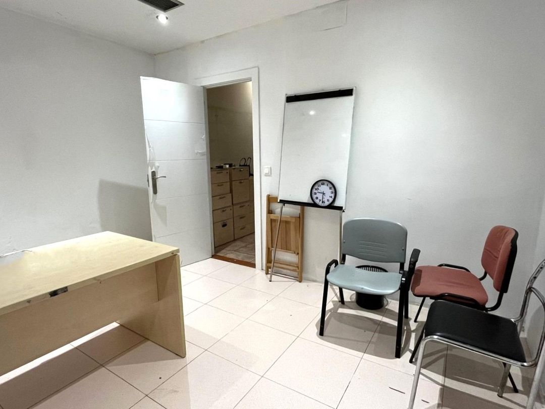 Premises for sale in  Pamplona / Iruña  with Furnished