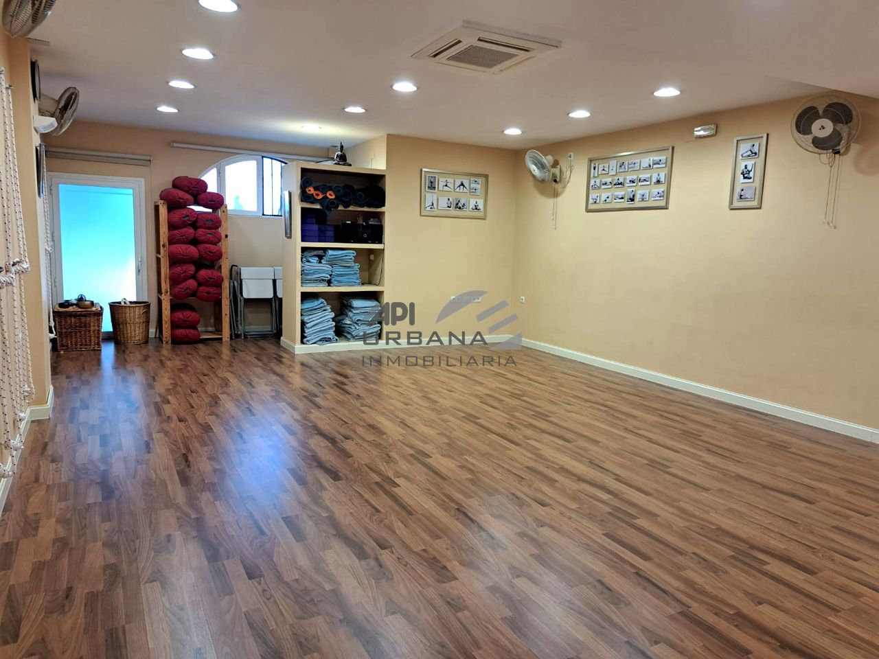 Premises to rent in Lucena  with Air Conditioner