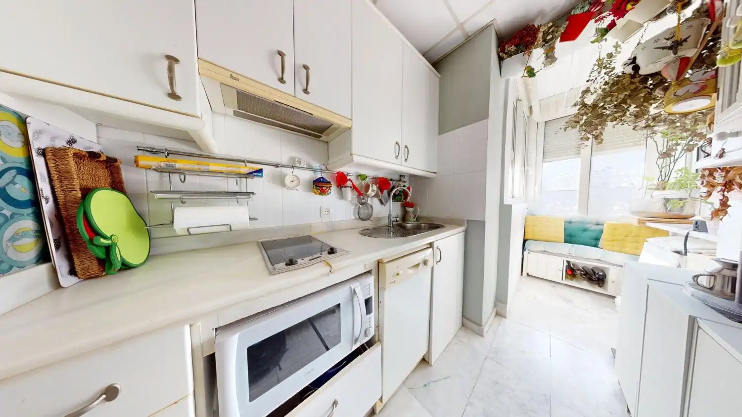 Kitchen of Flat for sale in Sevilla  with Air Conditioner and Parquet flooring