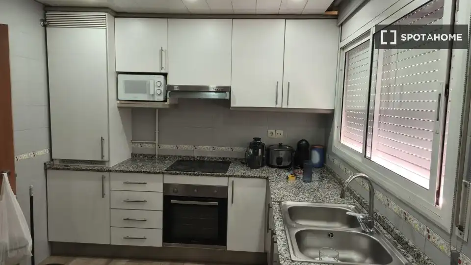 Küche von Wohnung zur Miete in Terrassa mit Klimaanlage, Heizung und Möbliert