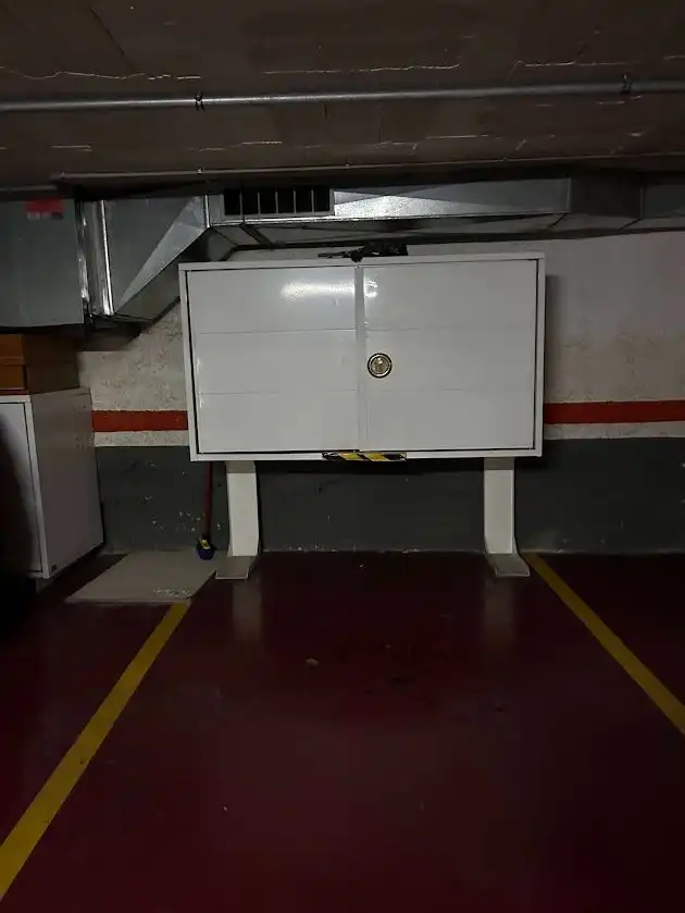 Außenansicht von Garage zum Verkauf in Barcelona