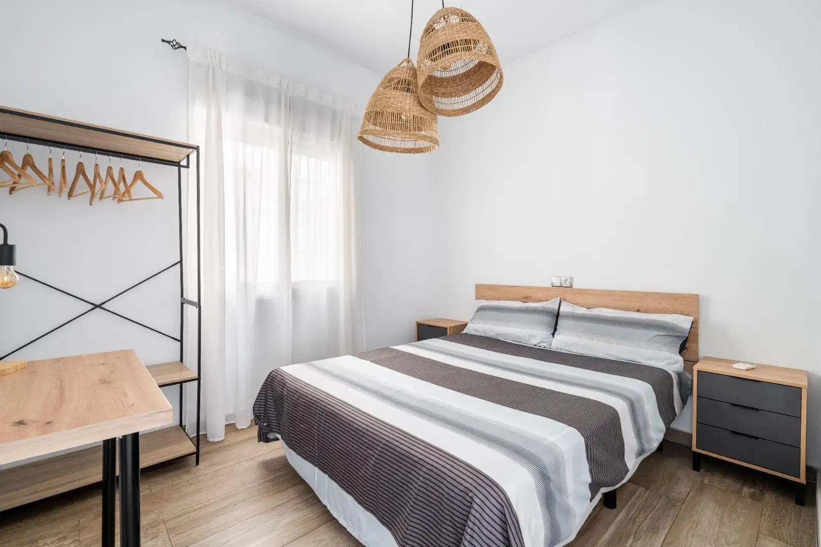 Habitación de Piso de alquiler en Almería con Aire acondicionado, Terraza y Amueblado