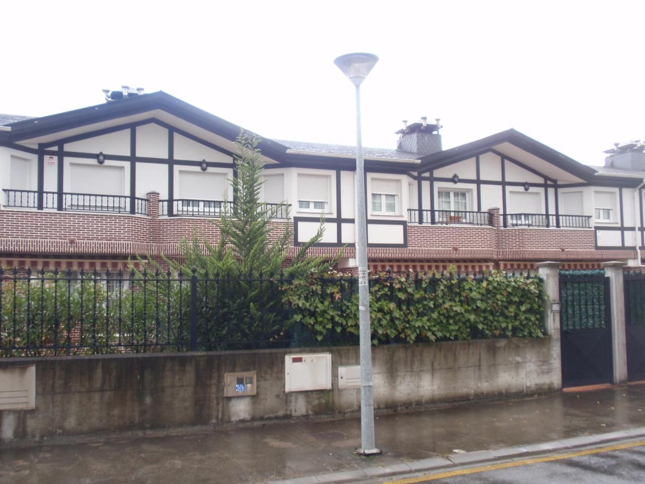 Vista exterior de Casa o xalet en venda en Durango amb Terrassa