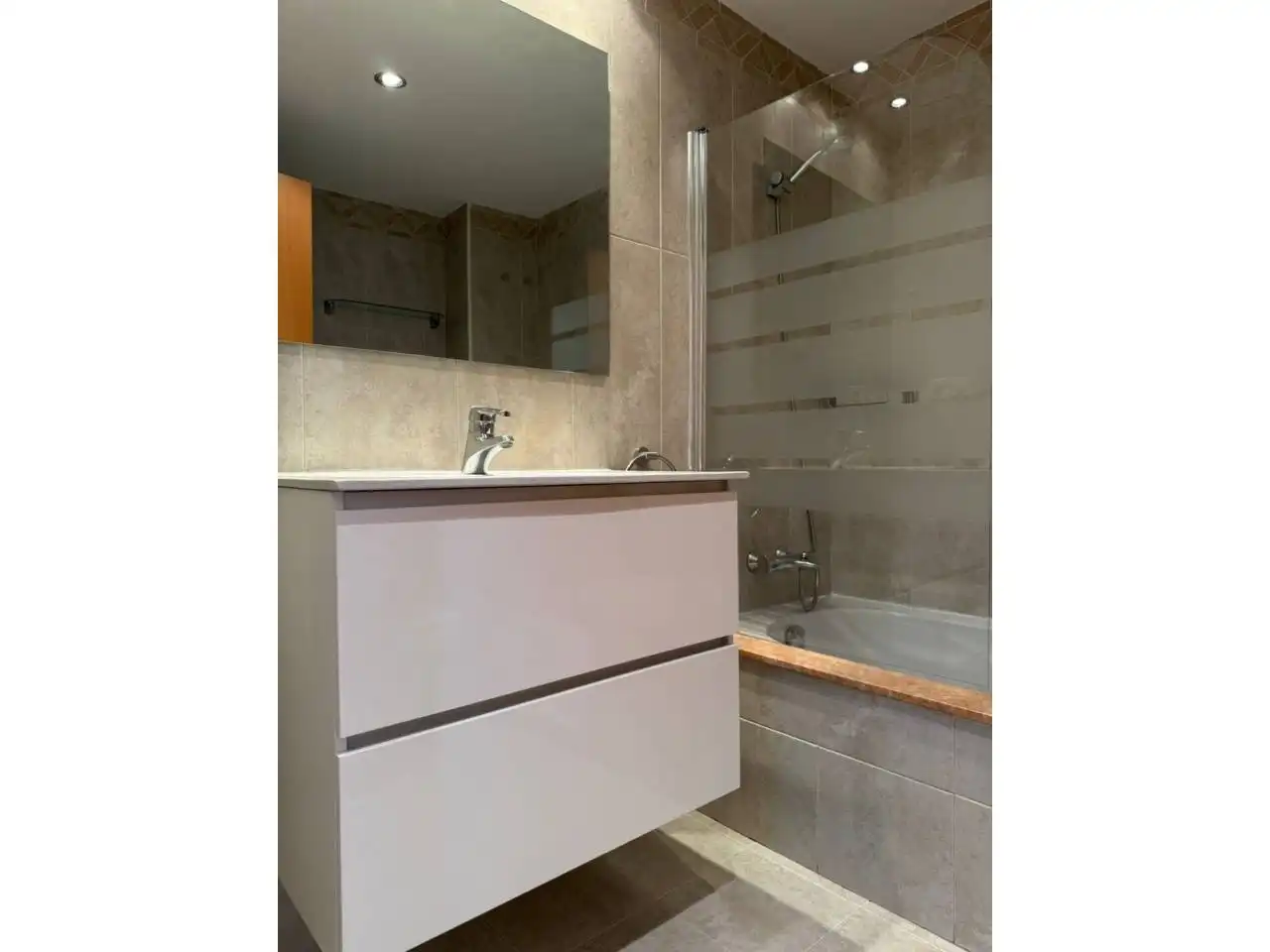Bathroom of Flat for sale in Manresa  with Air Conditioner, Heating and Alarm