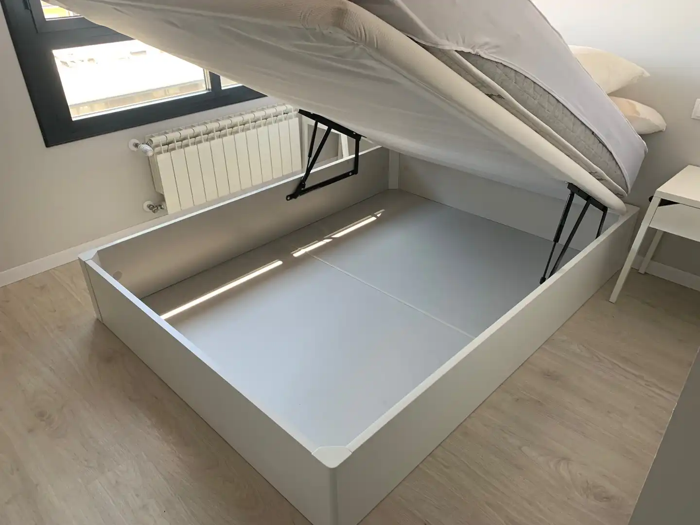 Bedroom of Flat for rent in Madrid  with Air Conditioner, Heating and Terrace