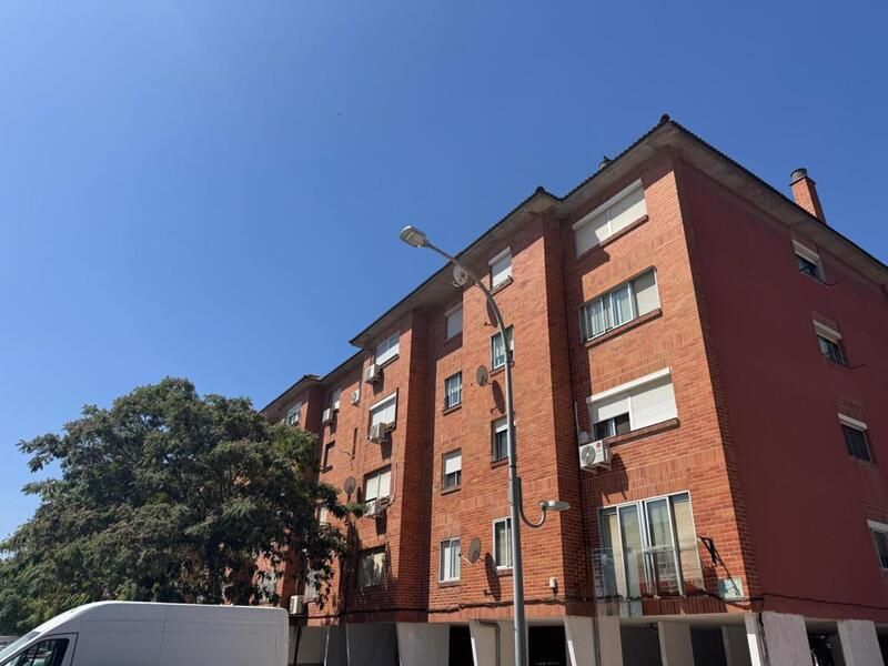 Vista exterior de Pis en venda en Torrejón de Ardoz amb Calefacció