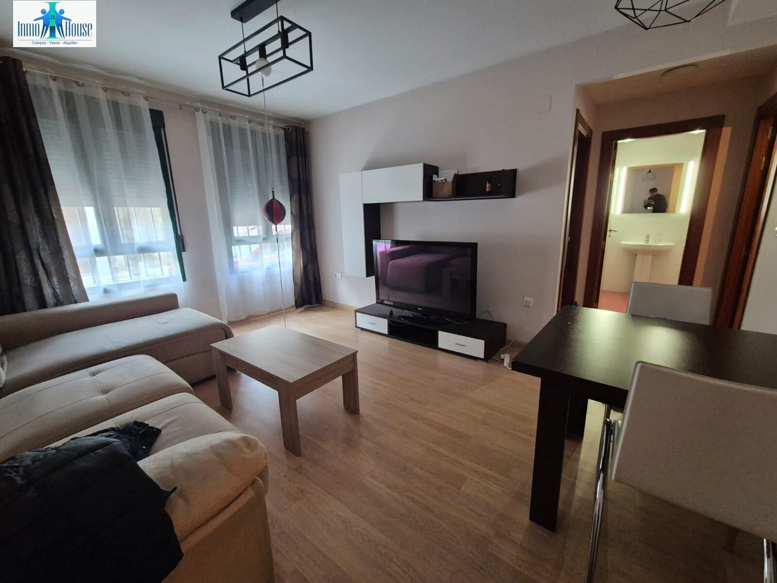 Sala d'estar de Pis de lloguer en Chinchilla de Monte-Aragón amb Calefacció