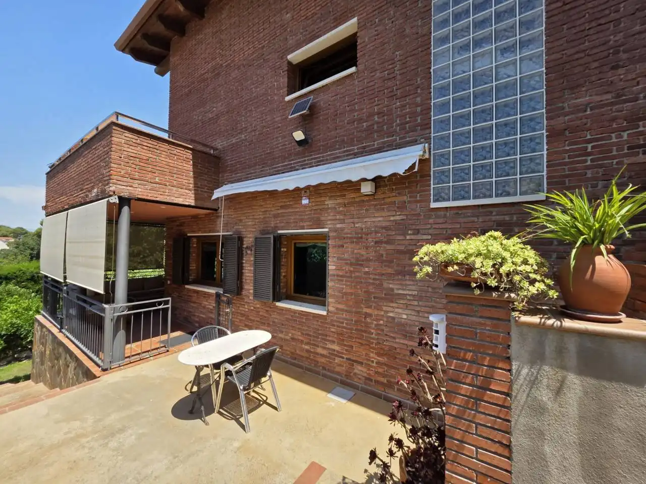 Vista exterior de Casa o chalet en venta en Montcada i Reixac con Aire acondicionado, Calefacción y Jardín privado