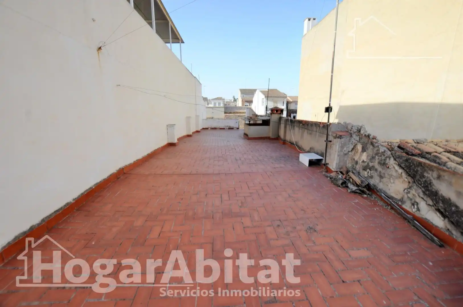 Vista exterior de Casa o xalet en venda en La Pobla de Vallbona amb Terrassa i Traster