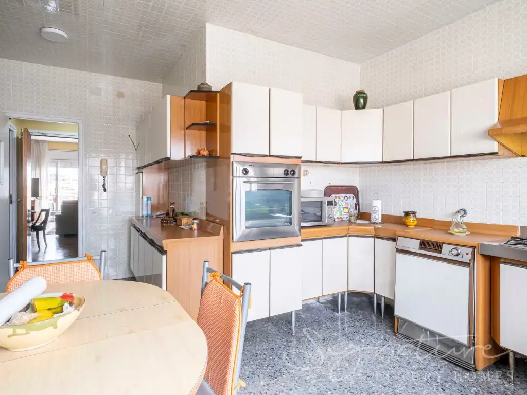 Cocina de Edificio en venta en L'Hospitalet de Llobregat