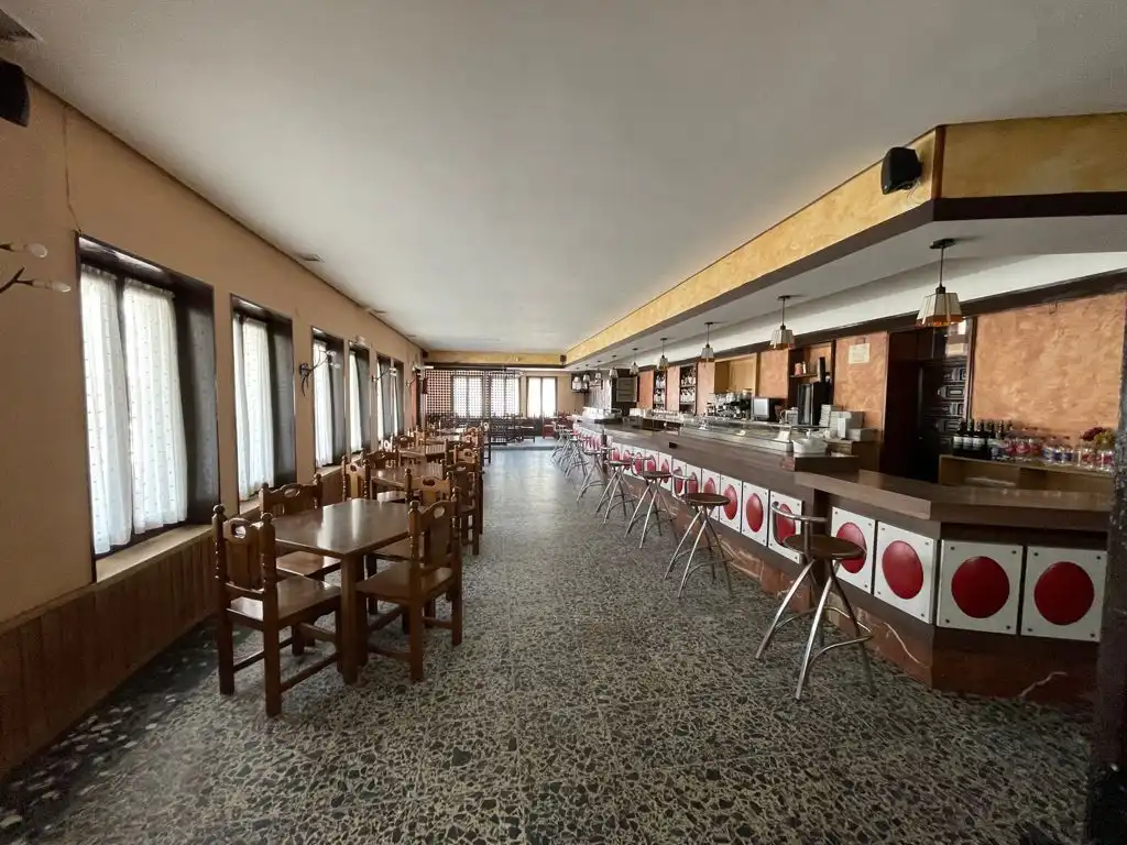 Edificio en venta en Madrigal de las Altas Torres