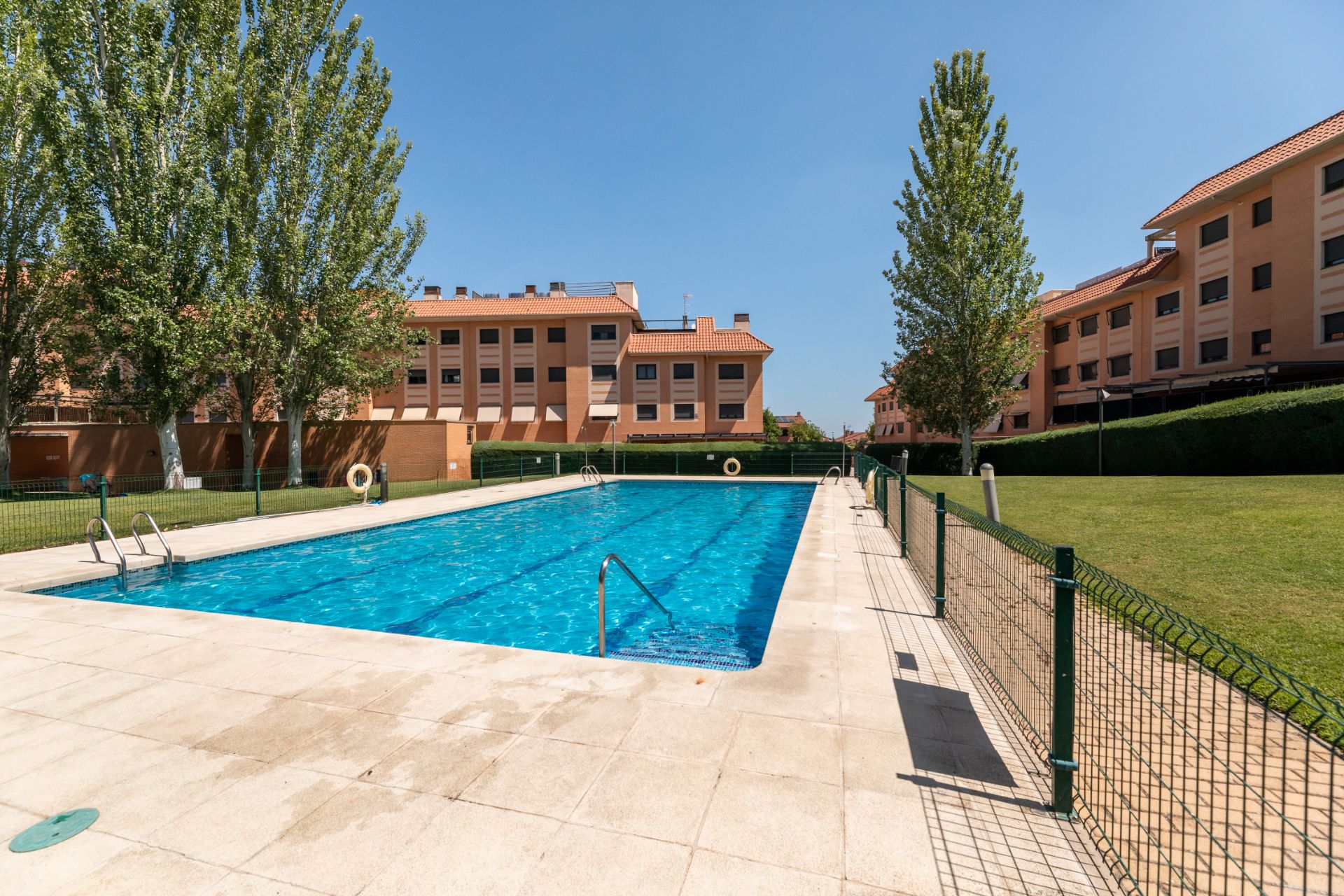 Swimming pool of Flat for sale in Navalcarnero  with Air Conditioner, Heating and Terrace
