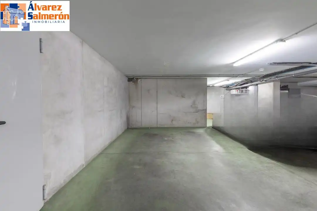 Parking of Houses for sale in Granada