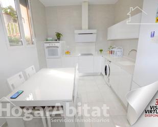 Kitchen of Flat for sale in  Valencia Capital  with Air Conditioner