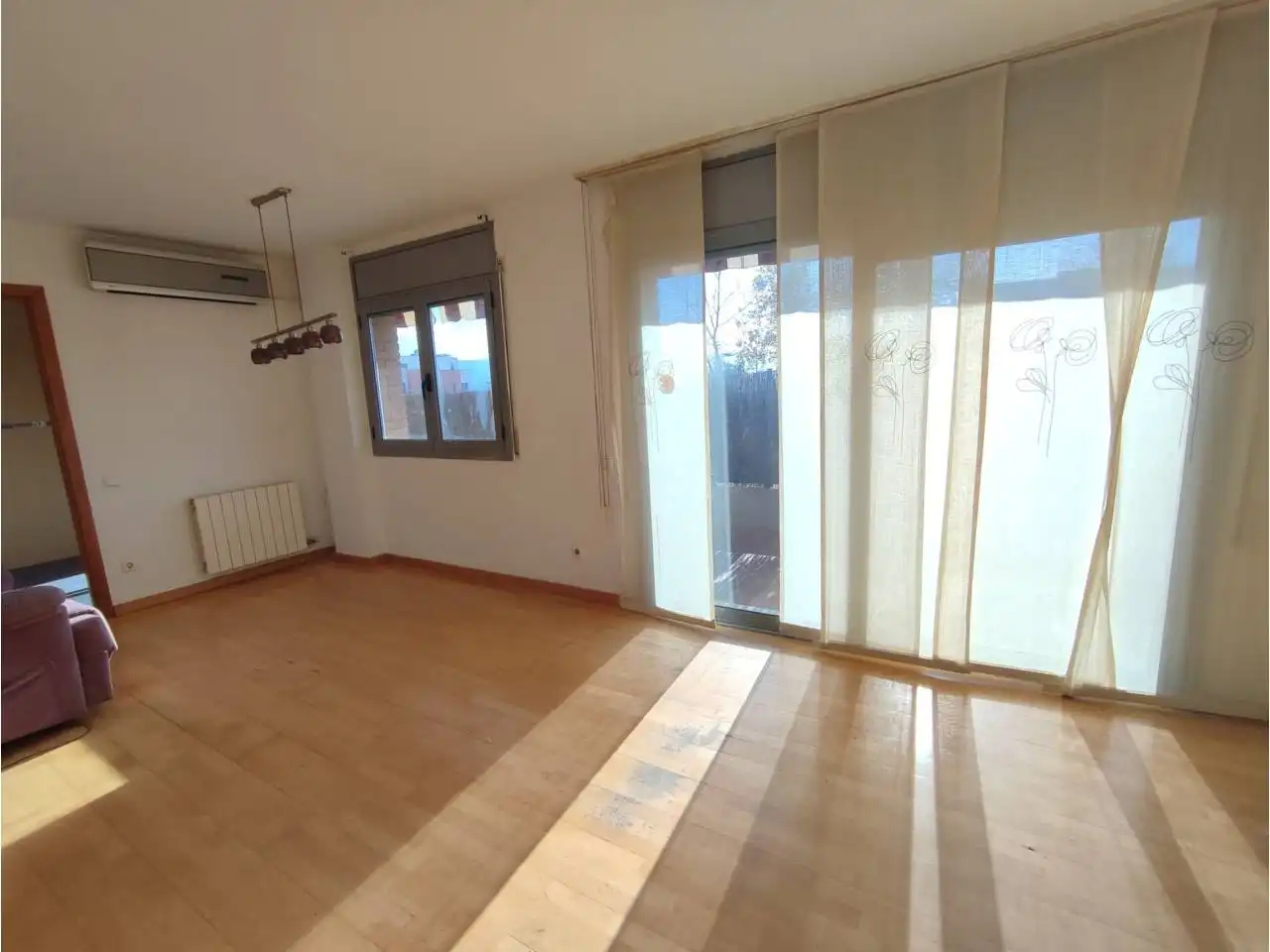 Living room of Flat for sale in Sant Sadurní d'Anoia  with Air Conditioner, Heating and Parquet flooring