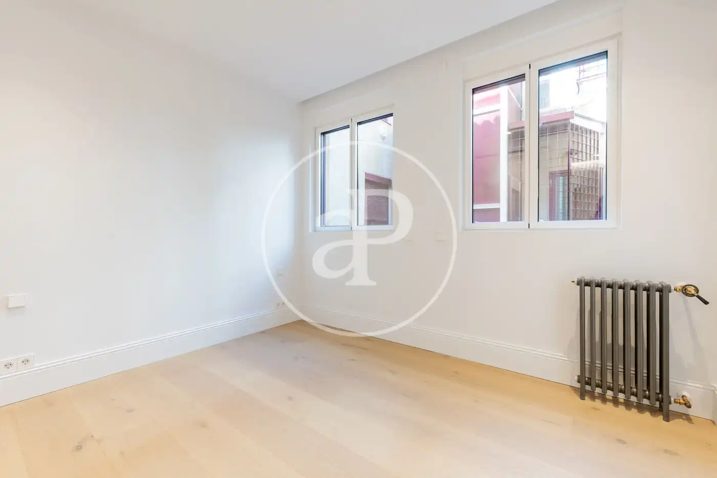 Bedroom of Flat for sale in Madrid  with Air Conditioner, Heating and Balcony