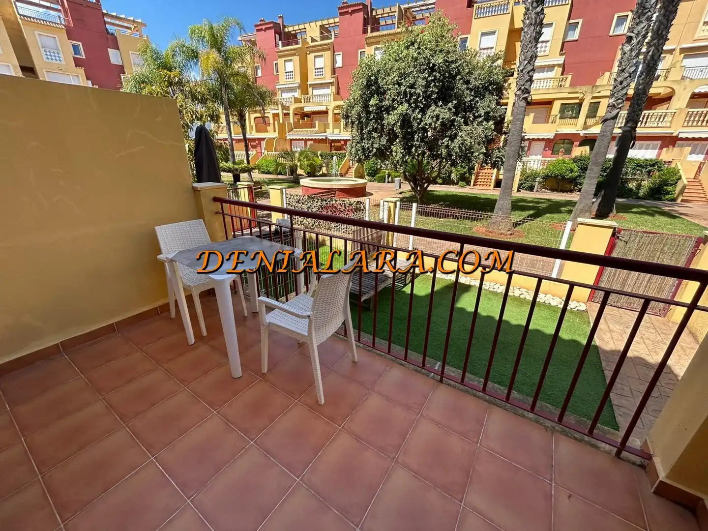 Außenansicht von Einfamilien-Reihenhaus zur Miete in Dénia mit Klimaanlage, Privatgarten und Terrasse