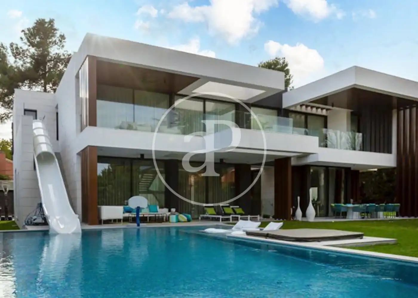 Piscina de Casa o chalet en venta en Madrid con Aire acondicionado, Calefacción y Jardín privado