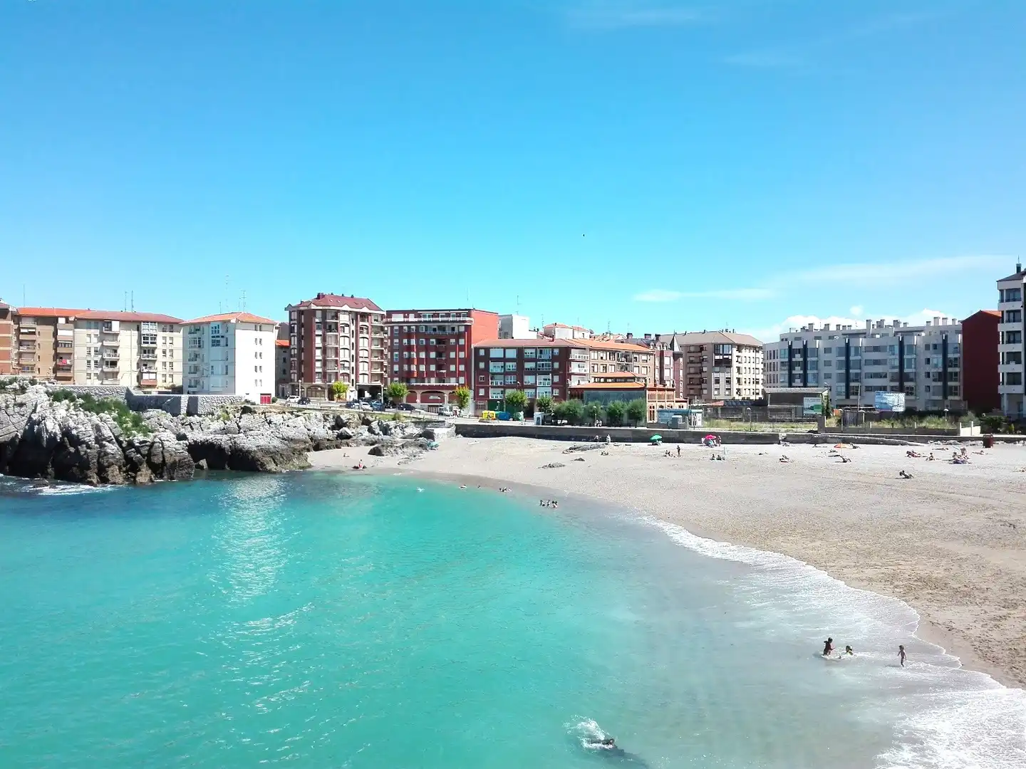 Vista exterior de Planta baja en venta en Castro-Urdiales con Calefacción, Jardín privado y Parquet