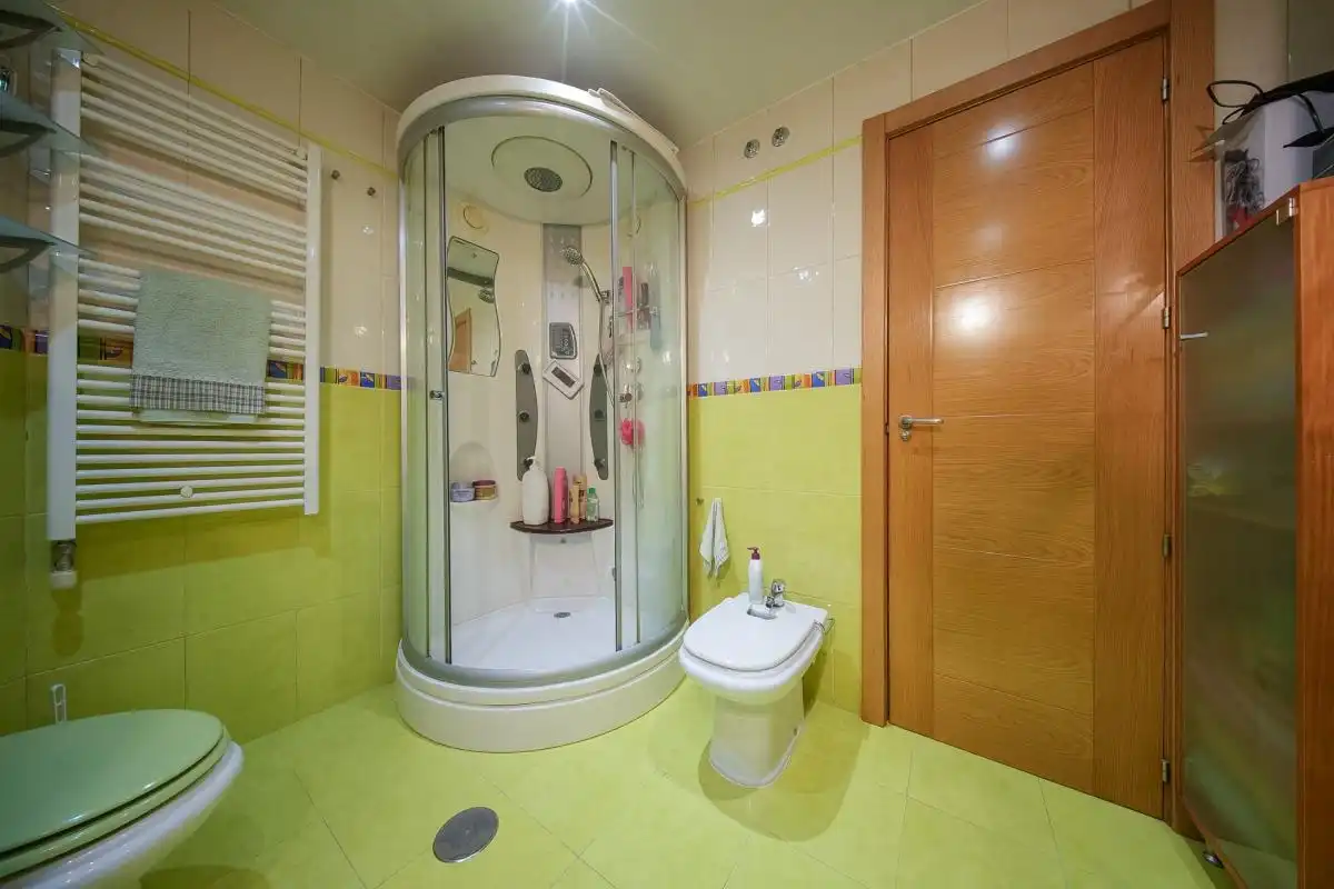 Bathroom of Flat for sale in Madrid  with Heating