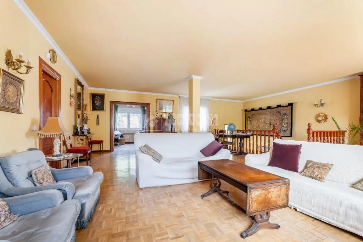 Sala de estar de Casa o chalet en venta en Las Rozas de Madrid con Jardín privado y Piscina
