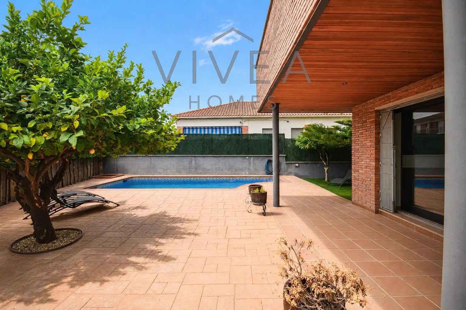 Vista exterior de Casa o xalet en venda en Sabadell amb Aire condicionat, Calefacció i Jardí privat