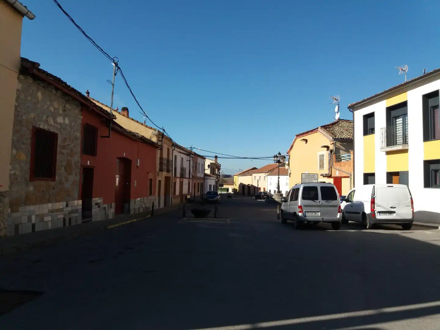 Vista exterior de Nave industrial en venta en Hontanares de Eresma