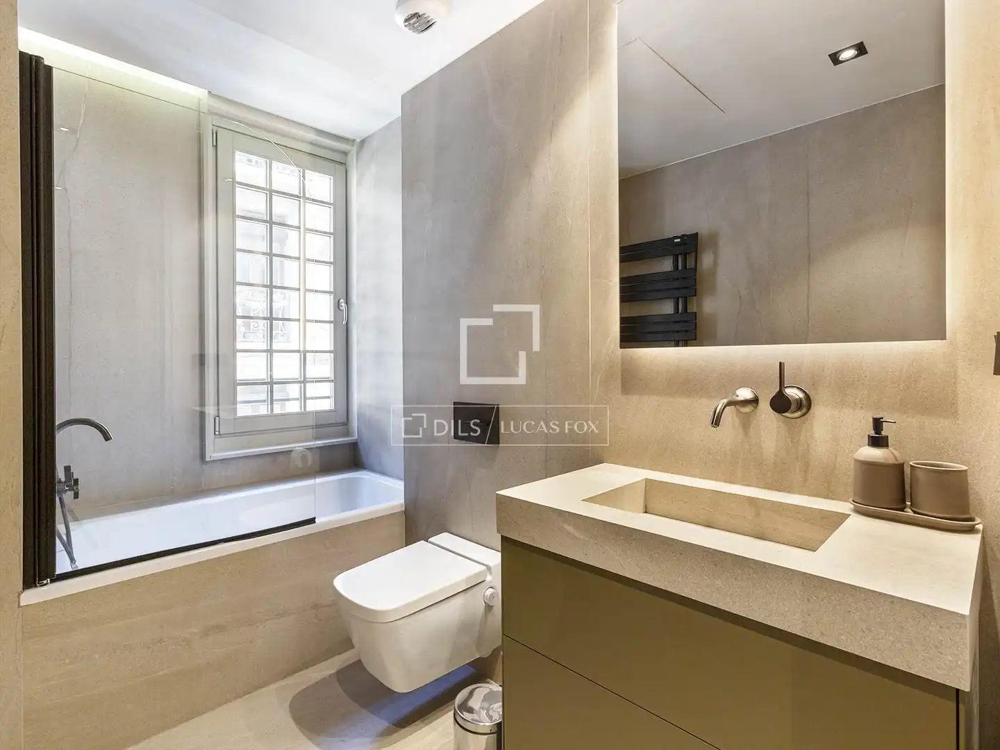 Bathroom of Flat for sale in Barcelona  with Air Conditioner, Heating and Parquet flooring