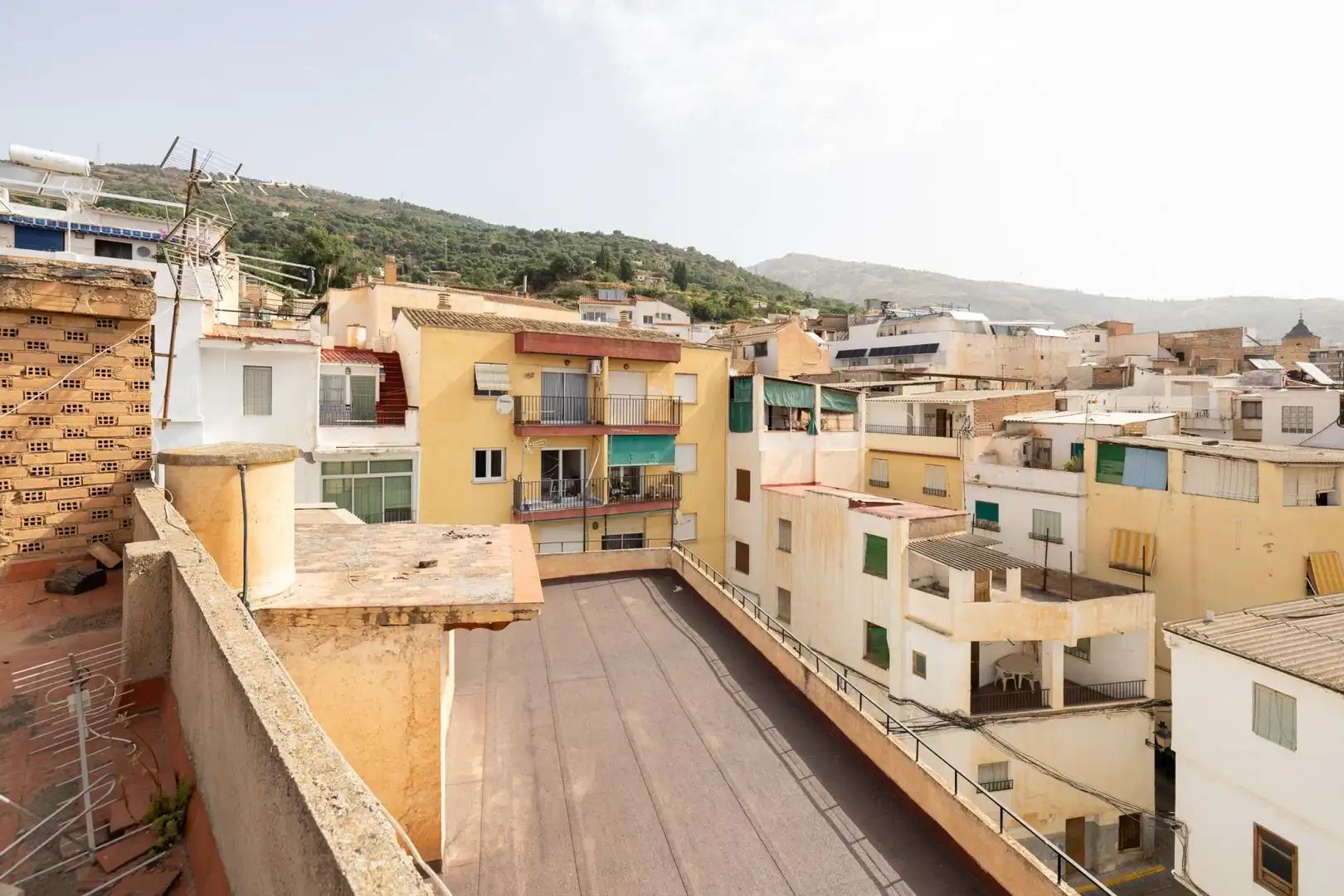 Vista exterior de Edificio en venta en Lanjarón