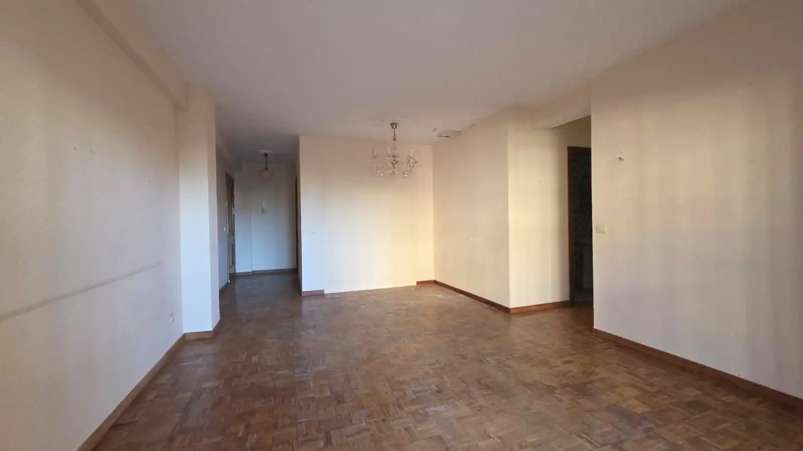 Piso en venta en Marbella con Terraza, Piscina y Horno