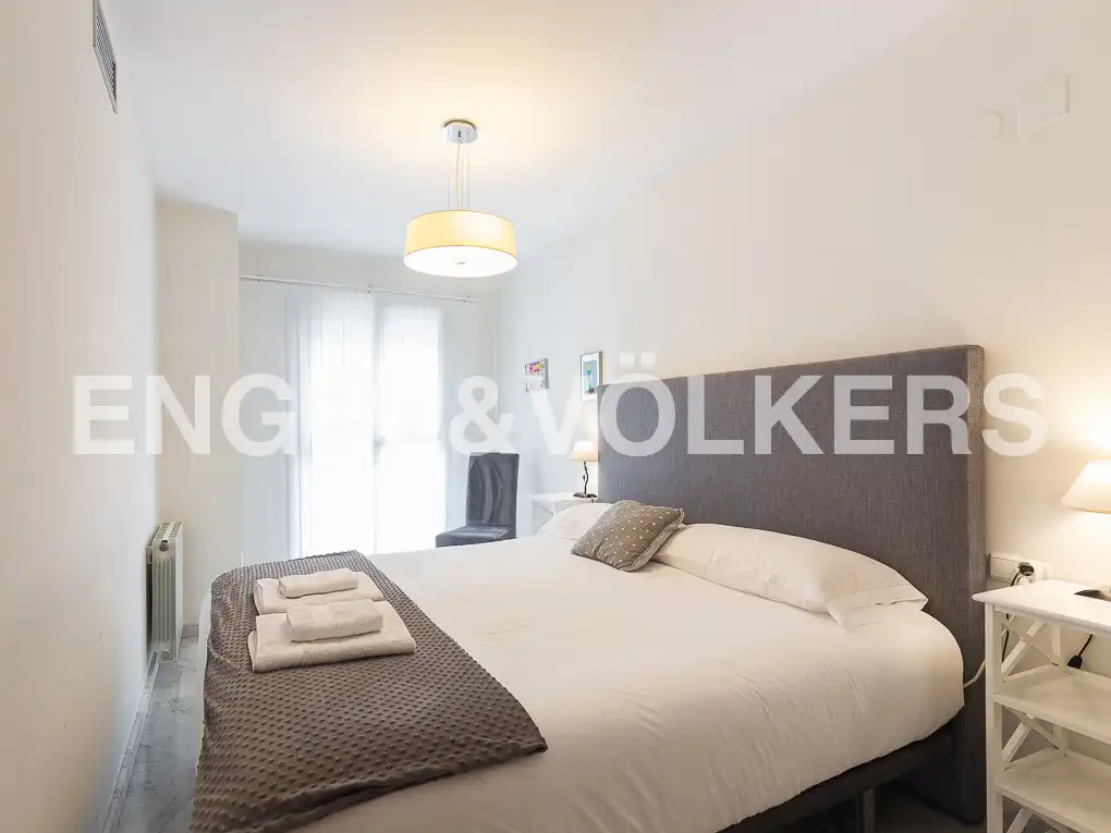 Schlafzimmer von Wohnung zur Miete in Valencia mit Heizung, Möbliert und Balkon