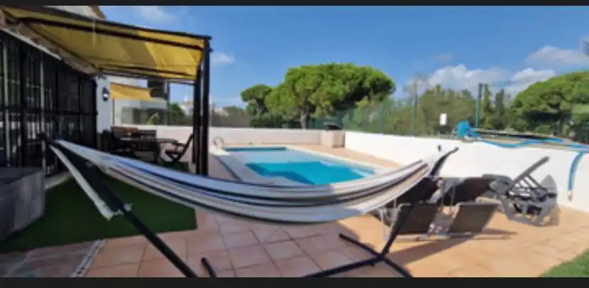 Schwimmbecken von Haus oder Chalet zum Verkauf in El Portil mit Privatgarten, Terrasse und Schwimmbad