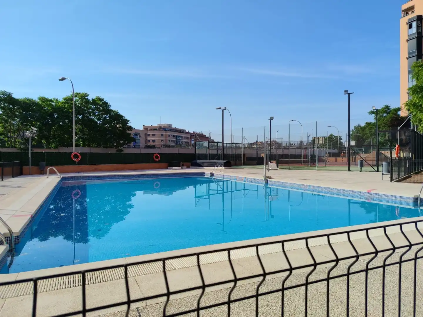 Schwimmbecken von Wohnung zum Verkauf in Madrid mit Klimaanlage, Heizung und Abstellraum