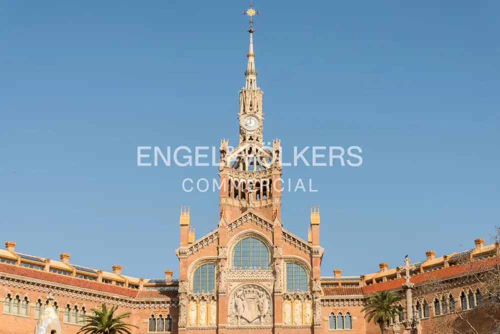 Vista exterior de Edifici en venda en Barcelona