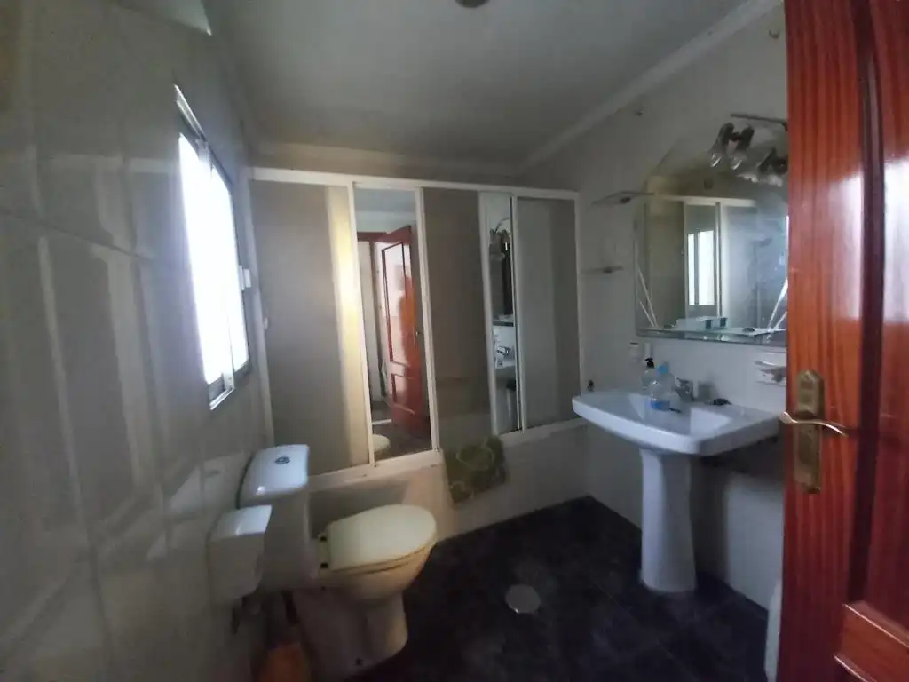 Baño de Casa adosada en venta en Martos con Terraza, Amueblado y Balcón