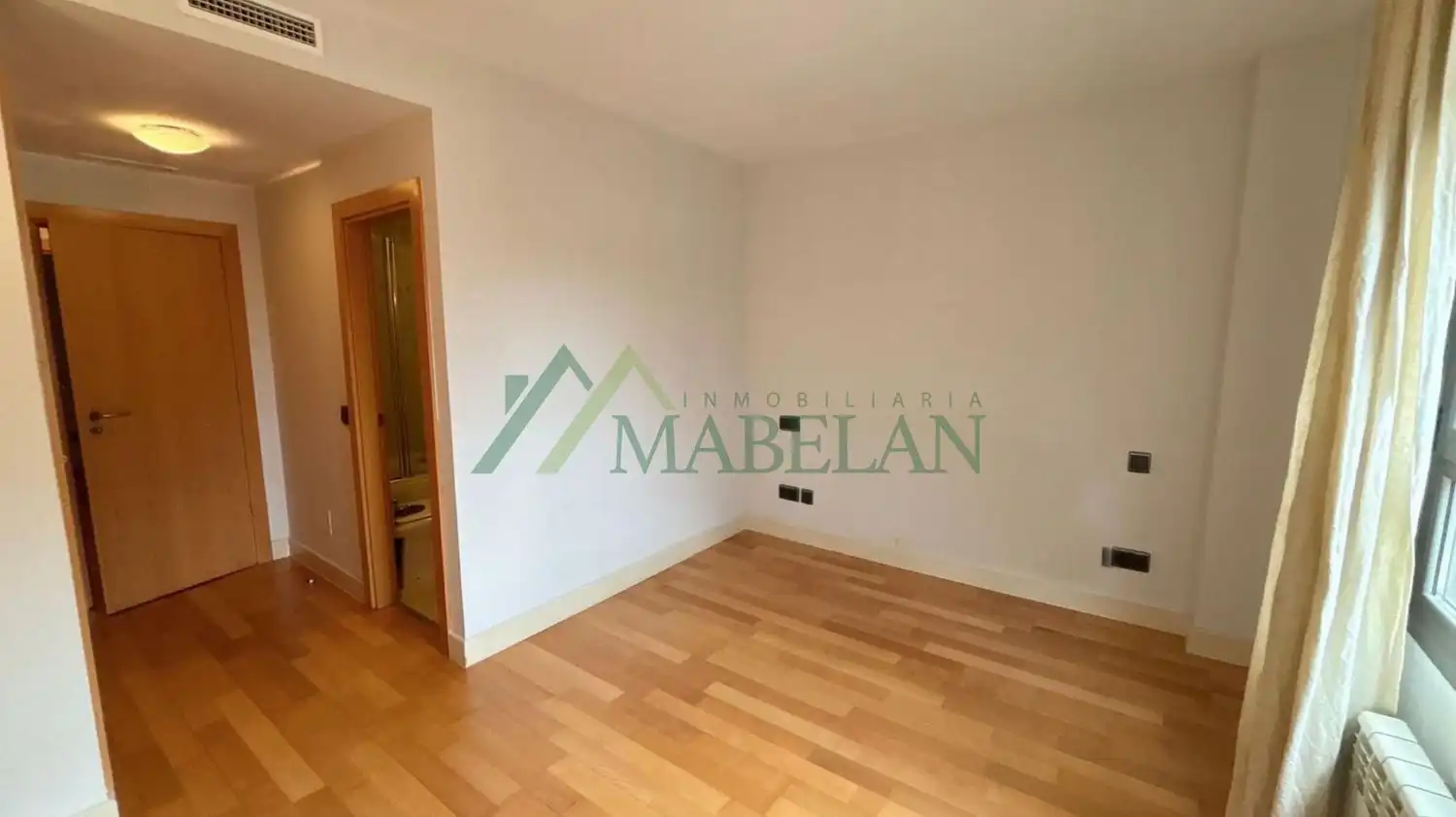 Bedroom of Flat for rent in Madrid  with Air Conditioner, Private garden and Storage room
